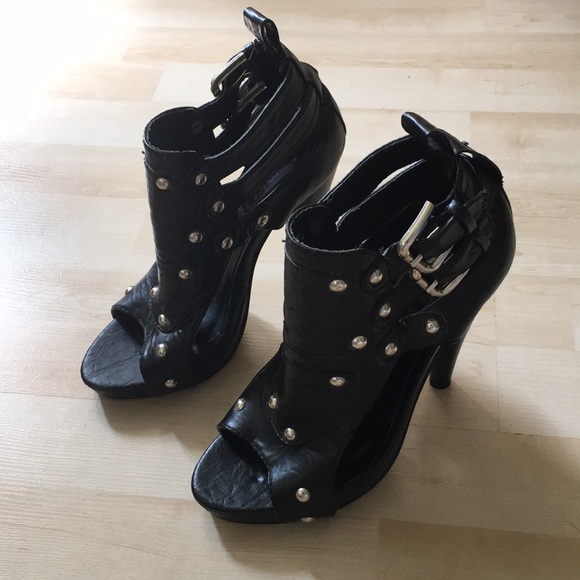 Yoki black vegan leather platform sandals w/studs - Picture 2 of 8